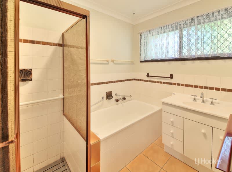 Real Estate Algester 0476