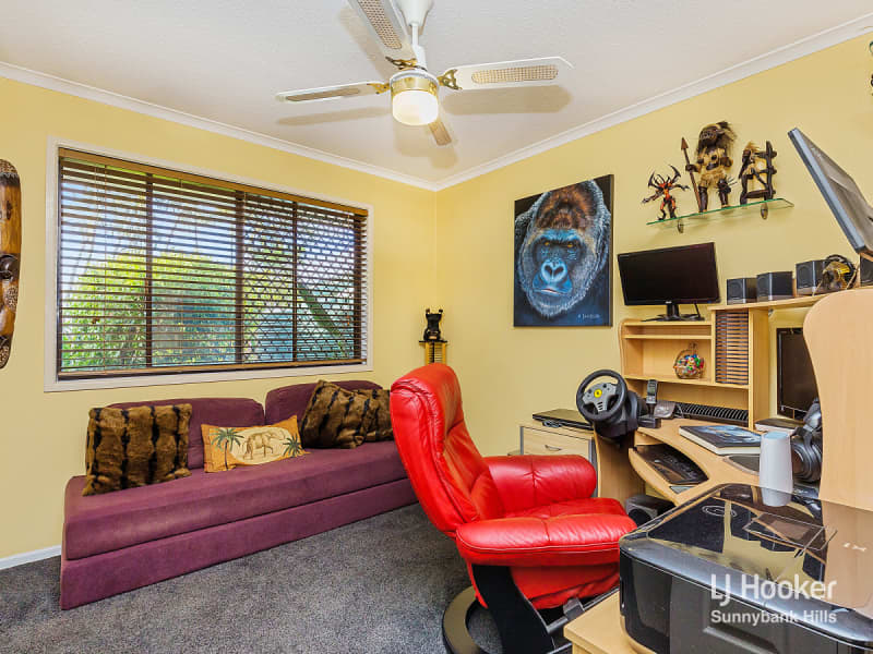 Real Estate Algester 0275