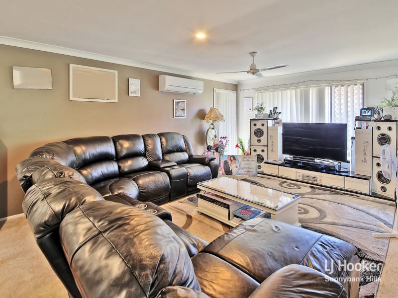 Real Estate Algester 0395