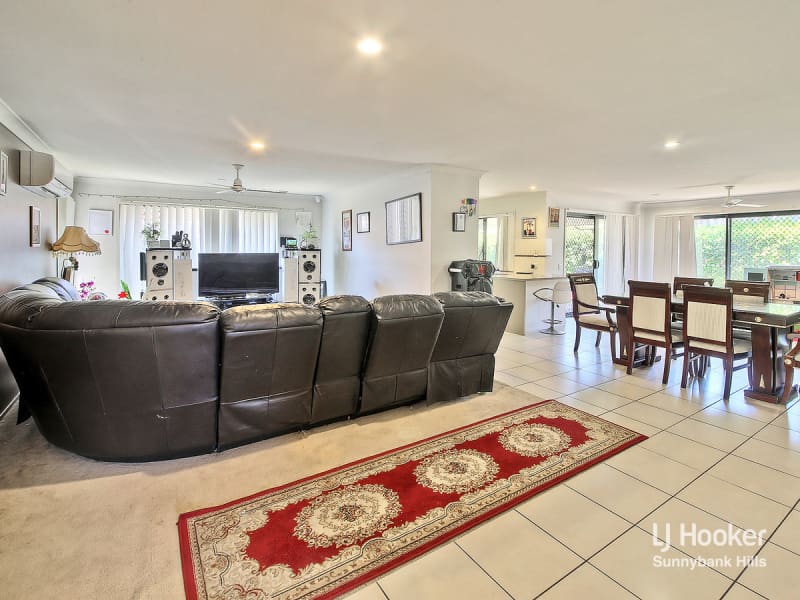 Real Estate Algester 0396