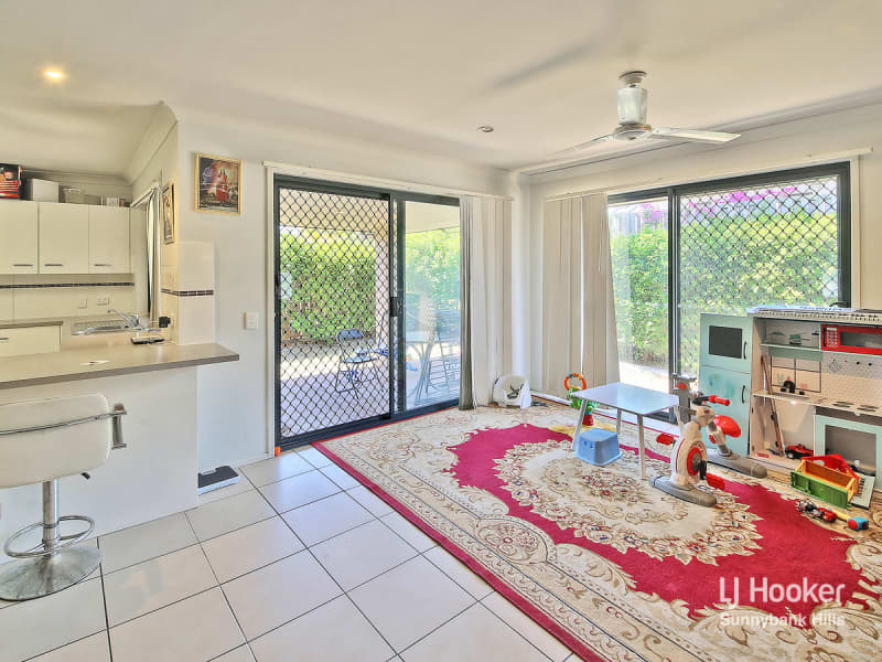 Real Estate Algester 0397