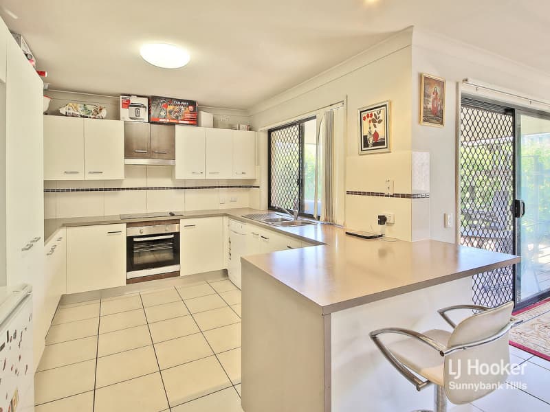 Real Estate Algester 0398