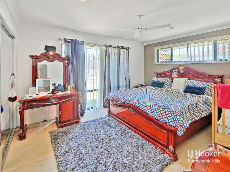 Real Estate Algester 0399