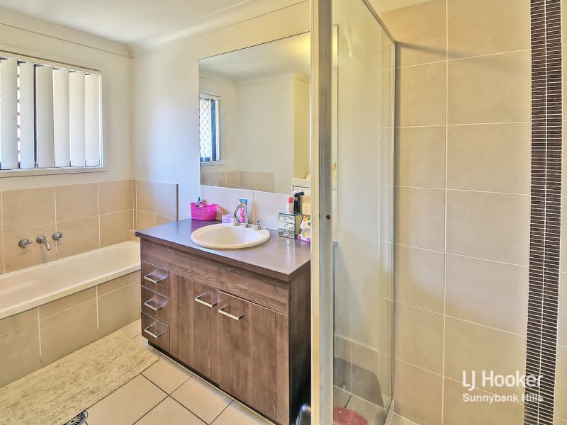 Real Estate Algester 0402